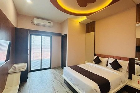 Luxury Restro & Rooms